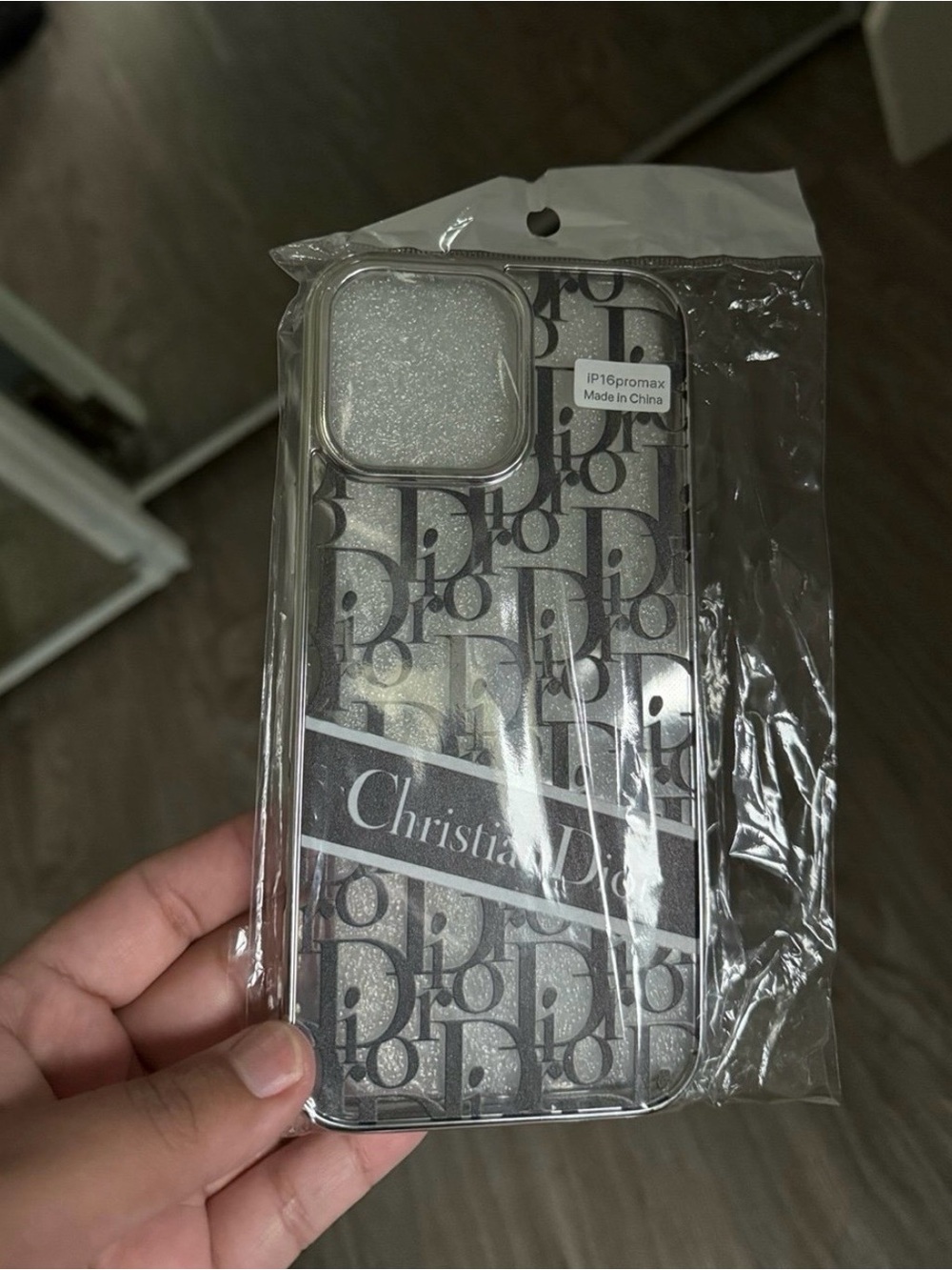 Silver Glitter Designer-Style iPhone Case (iPhone 16 Pro Max)
